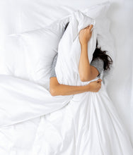 تحميل الصورة في عارض المعرض ، كلاسيك | طقم من 4 قطع (غطاء لحاف ، ملاية باستيك ، 2 كيس مخدة ) 500TC